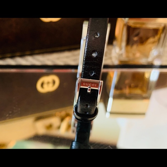 Ladies Gucci 3900L Quartz Analog Watch - Picture 5 of 8